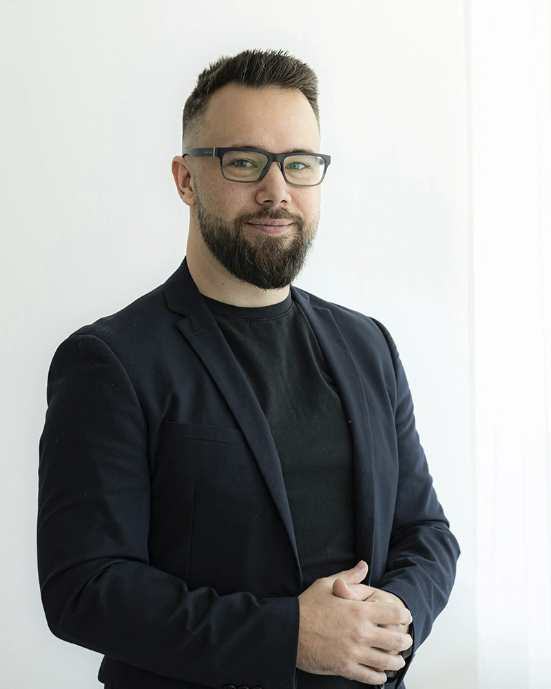Alejandro Vega, asesor inmobiliario