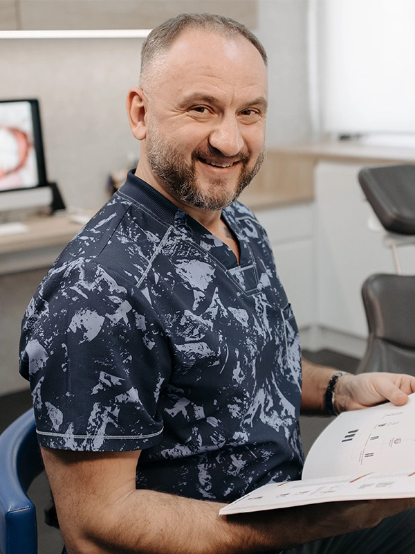 Dr. Daniel Herrera, especialista en implantología